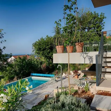 Villa Pool Rogac