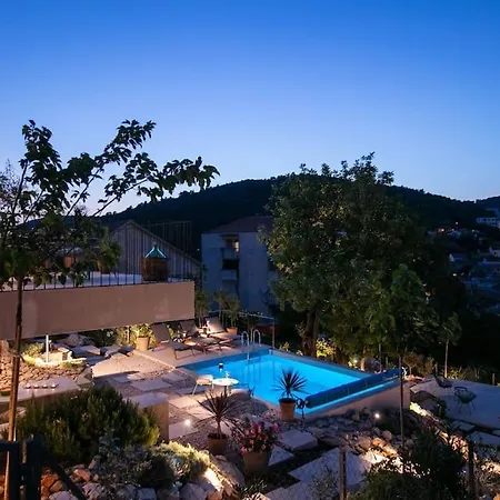 Pool Rogac فيس